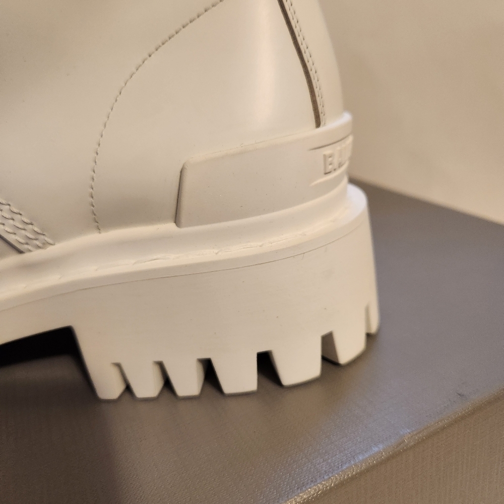 Balenciaga Strike Bootie size 37 BNWB - Picture 9 of 13